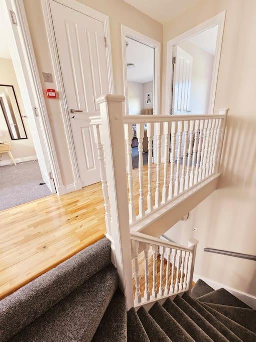 Modern 5 Bedroom Townhouse With Free Parking Glasgow Buitenkant foto